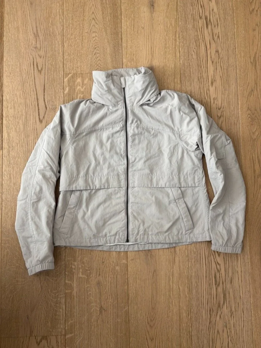 Lululemon Always Effortless Jacket Size 4 in Chrome